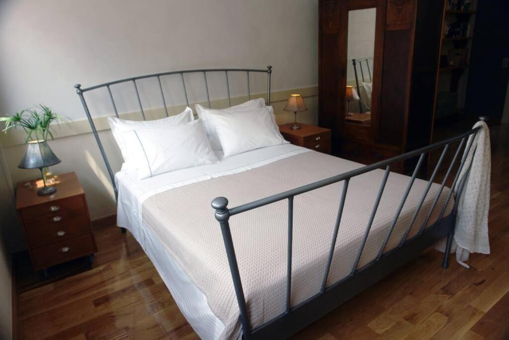 Unique - Spacious Studio With Rooftop / Thissio Athens Exterior photo